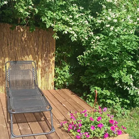 With Private Terrace And Sound System Under The Jasmine Appartement *