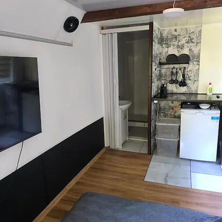 With Private Terrace And Sound System Under The Jasmine