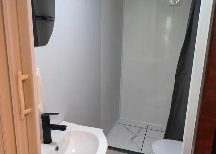 아파트 With Private Terrace And Sound System Under The Jasmine