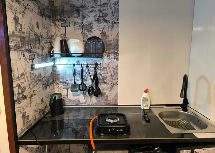 With Private Terrace And Sound System Under The Jasmine *