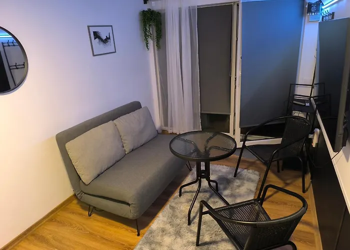 With Private Terrace And Sound System Under The Jasmine 팔랑가